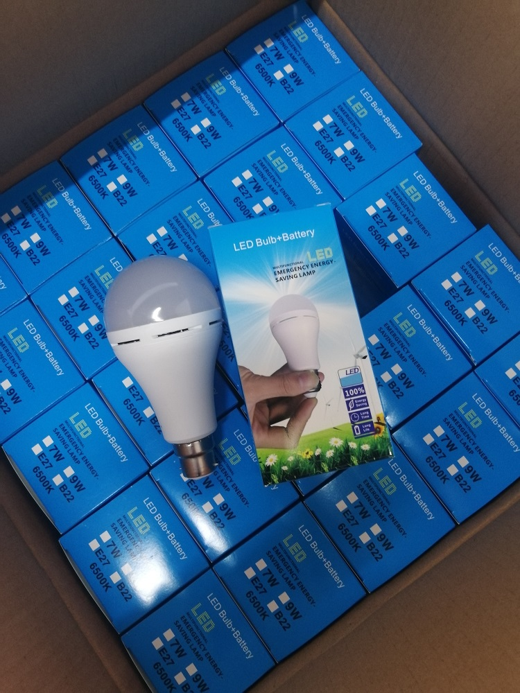 High Quality Wholesale Outdoor Camping LED Emergency Light Battery Operated LED Bulb Battery Emergency Light Home Rechargeable